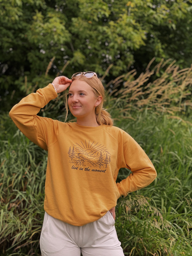 Live In The Moment Pullover